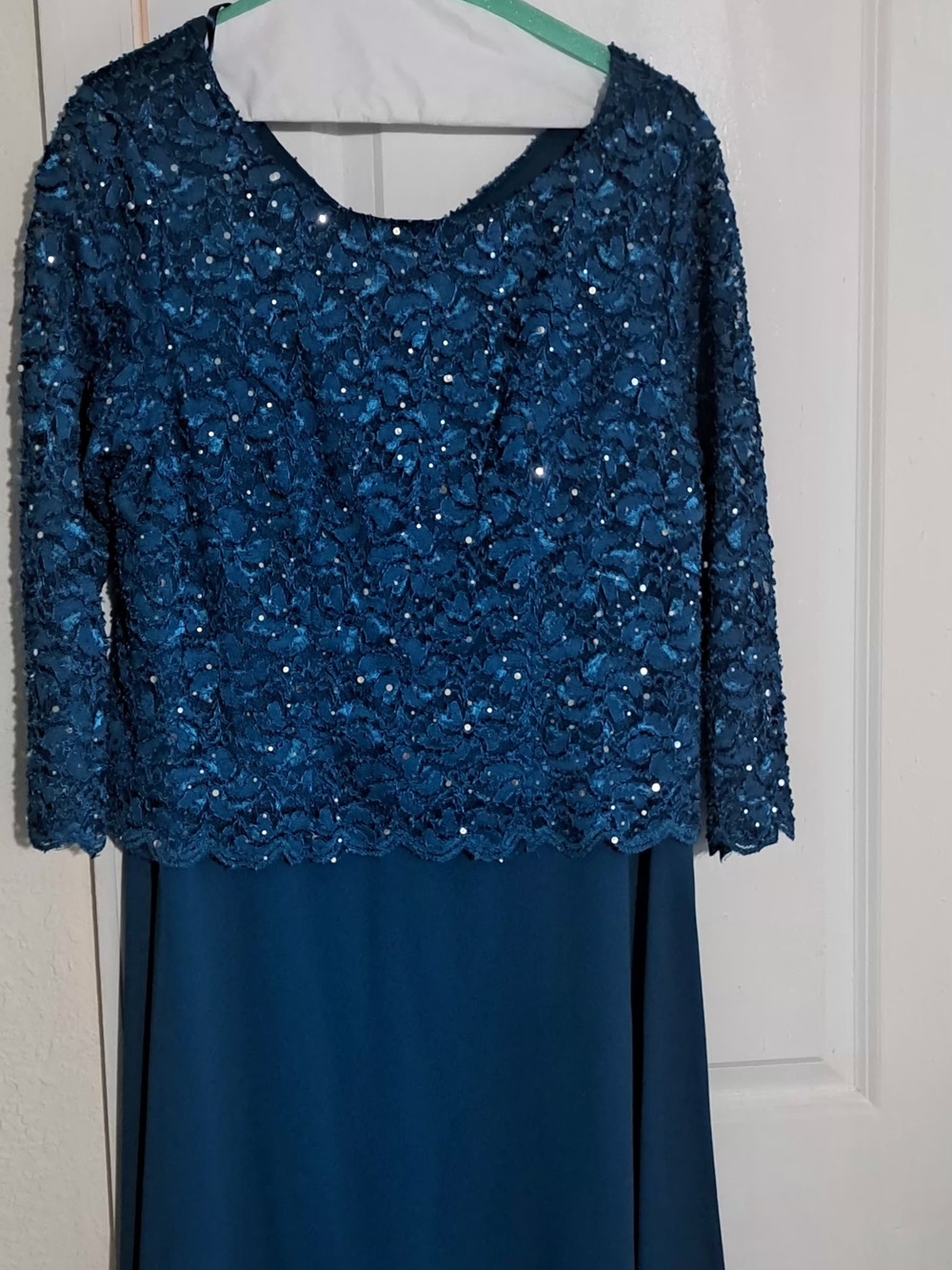 Elegant Navy Blue Lace Evening Dress